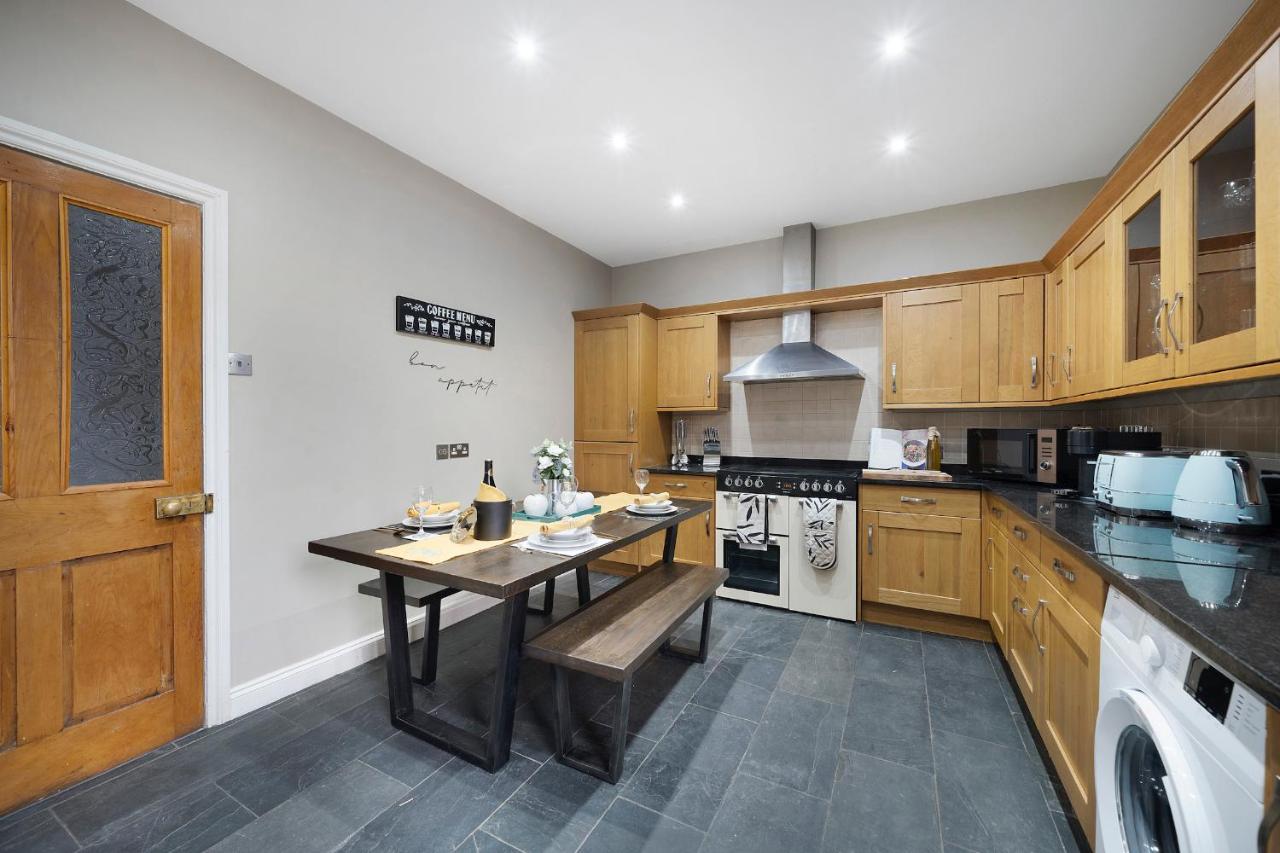 4 Bedroom Home With Garden, Game Room, Parking- Esho Stays Gloucester Eksteriør billede