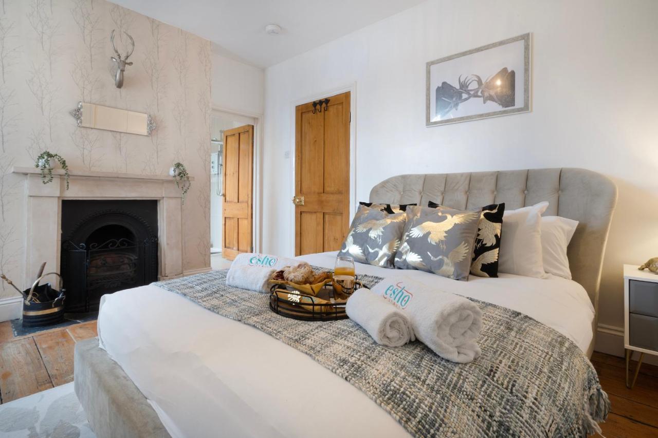 4 Bedroom Home With Garden, Game Room, Parking- Esho Stays Gloucester Eksteriør billede