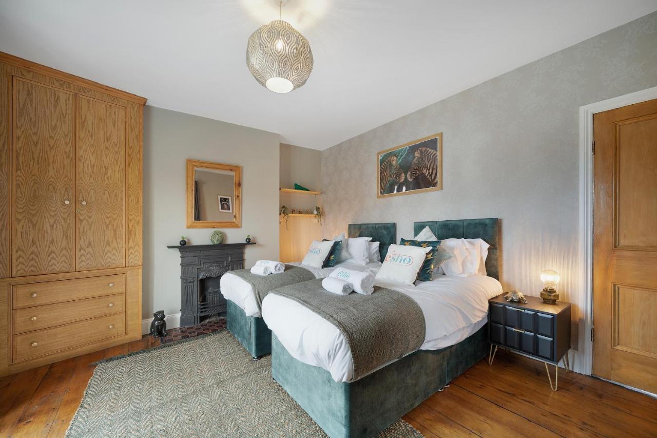 4 Bedroom Home With Garden, Game Room, Parking- Esho Stays Gloucester Eksteriør billede