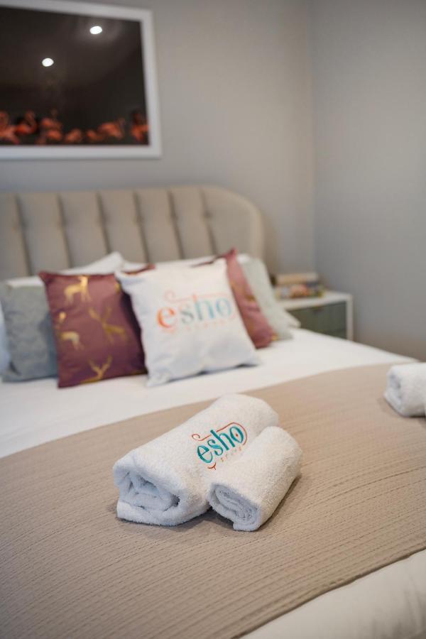 4 Bedroom Home With Garden, Game Room, Parking- Esho Stays Gloucester Eksteriør billede