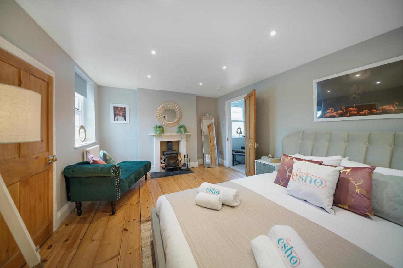4 Bedroom Home With Garden, Game Room, Parking- Esho Stays Gloucester Eksteriør billede