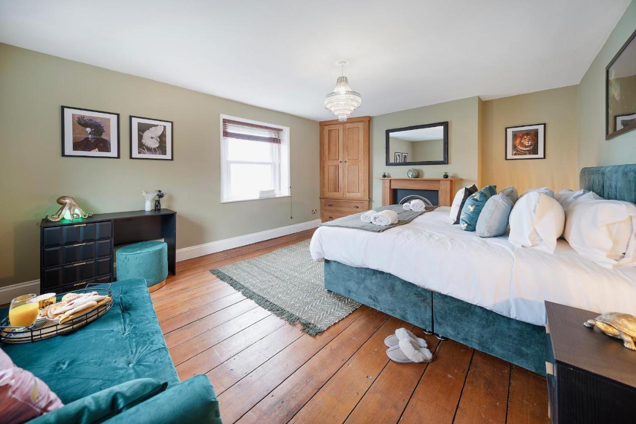 4 Bedroom Home With Garden, Game Room, Parking- Esho Stays Gloucester Eksteriør billede