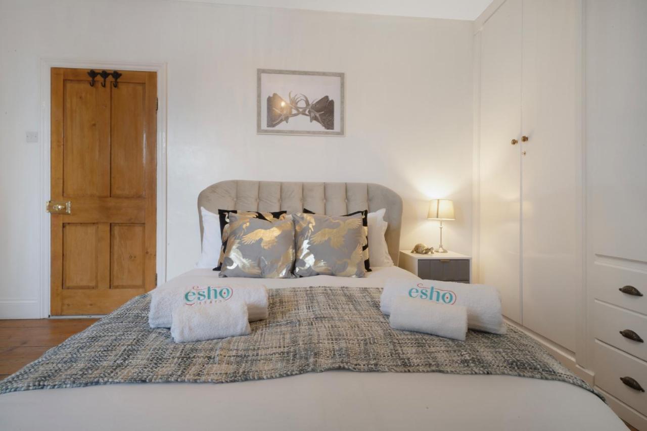 4 Bedroom Home With Garden, Game Room, Parking- Esho Stays Gloucester Eksteriør billede