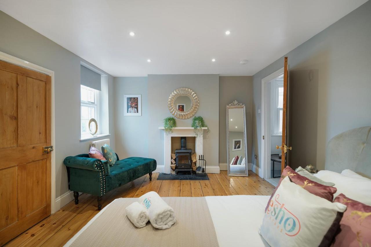 4 Bedroom Home With Garden, Game Room, Parking- Esho Stays Gloucester Eksteriør billede