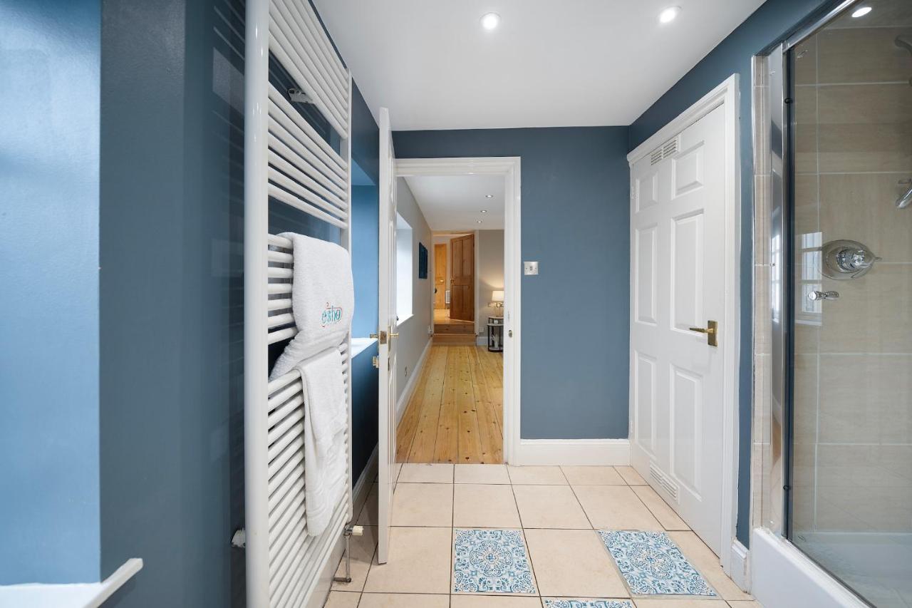 4 Bedroom Home With Garden, Game Room, Parking- Esho Stays Gloucester Eksteriør billede